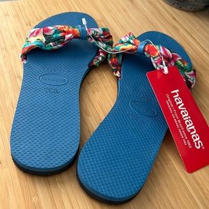 NWT Tropical print Havaianas flip flops